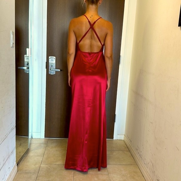 BRAND NEW Lulu’s Deep Red Plunge Drape Slit Dress with Adjustable Straps - Picture 13 of 15
